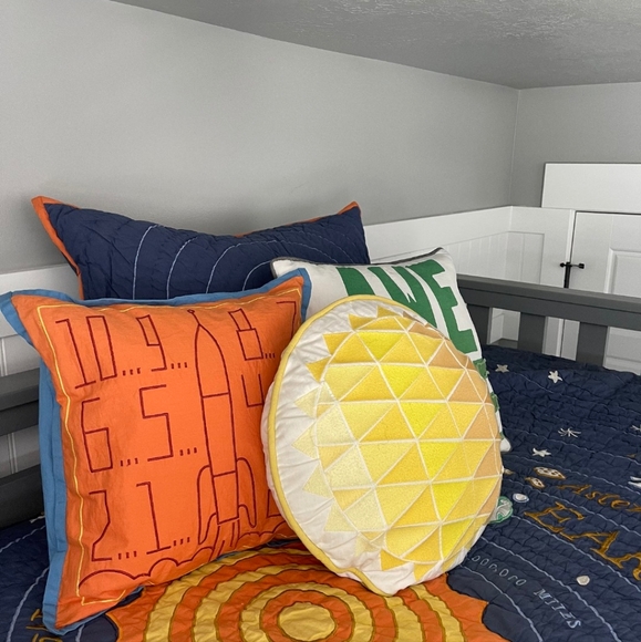 2017 Crate & Barrel Kids Land Of Nod Solar System Planet Twin Quilt Sham Navy - Picture 4 of 5